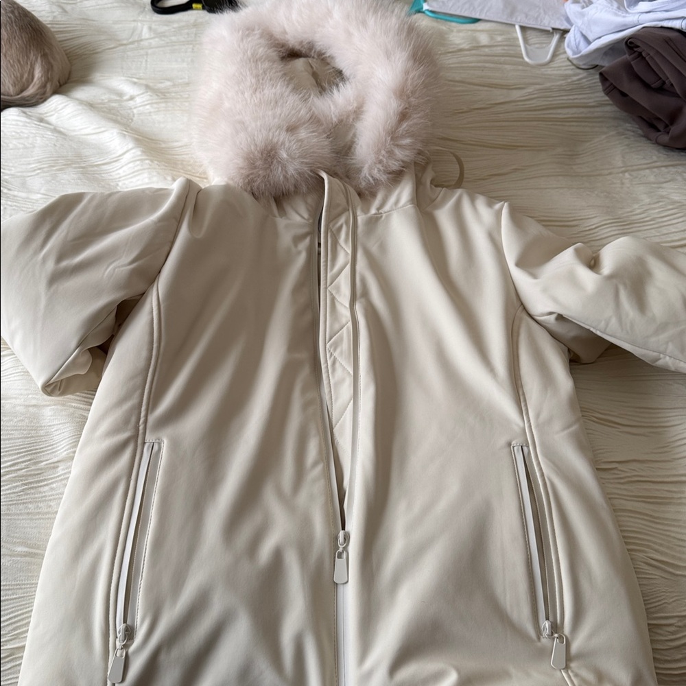 Women's Cream Jacket with Faux Fur Collar purchased in Italy never worn